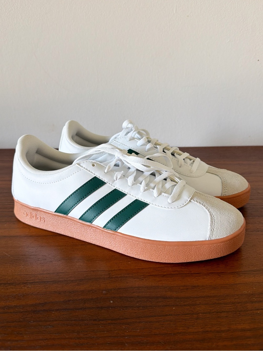 Adidas VL Court Base Men’s 8.5 White Green Leather Suede Gum Sole Sneakers